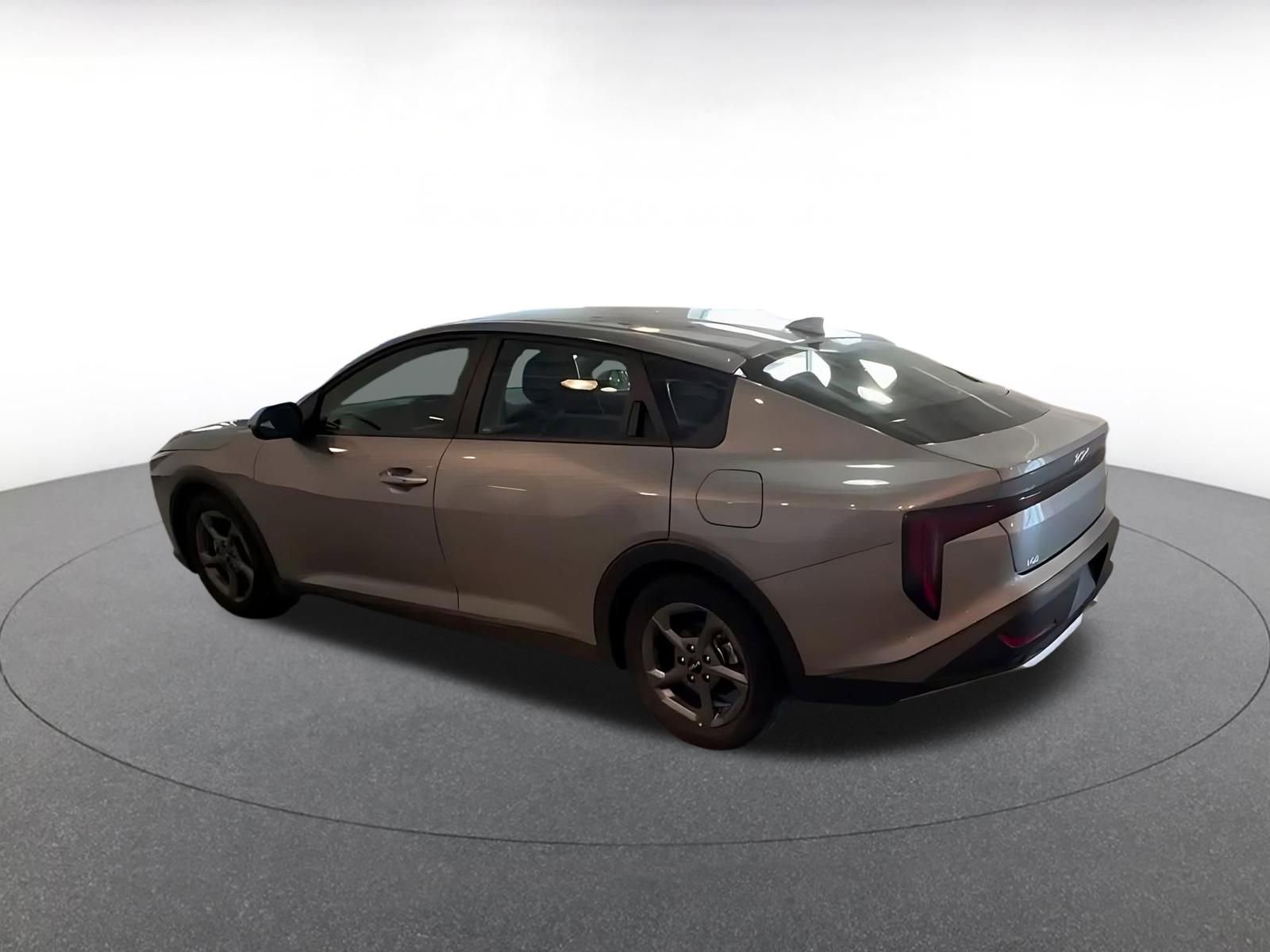 Used 2025 Kia K4 LXS image 9