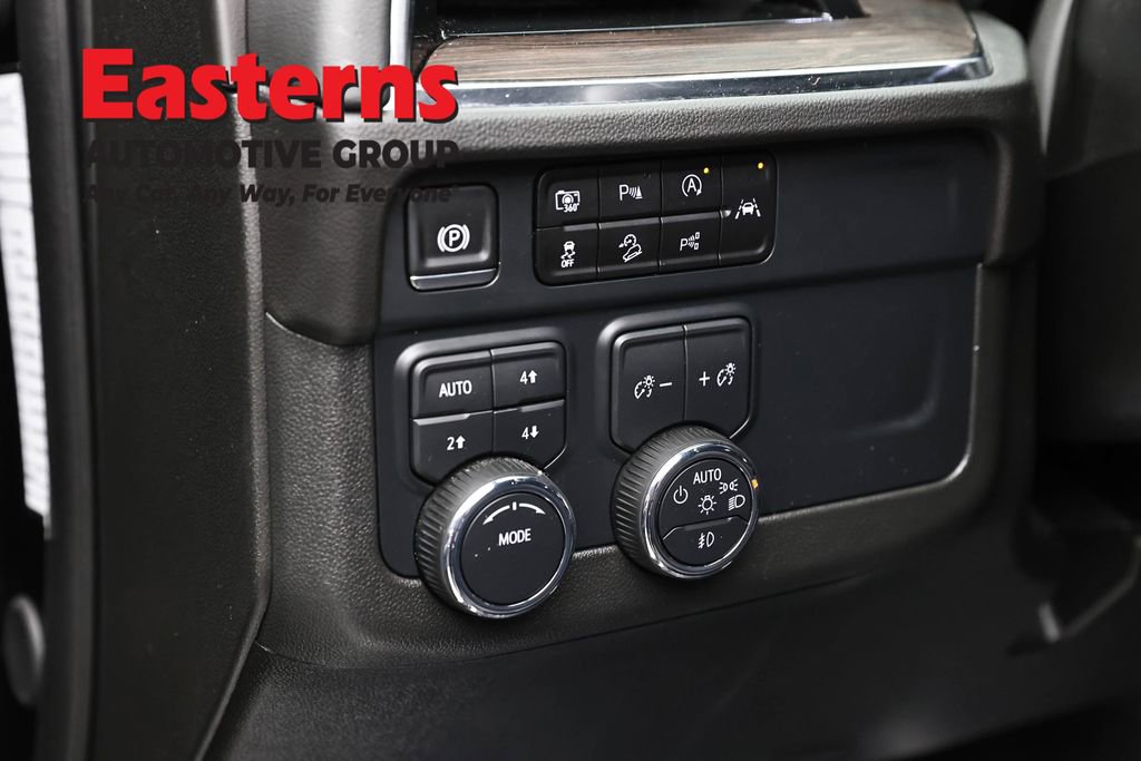 Used 2025 Chevrolet Suburban Z71 AWD/4WD image 22