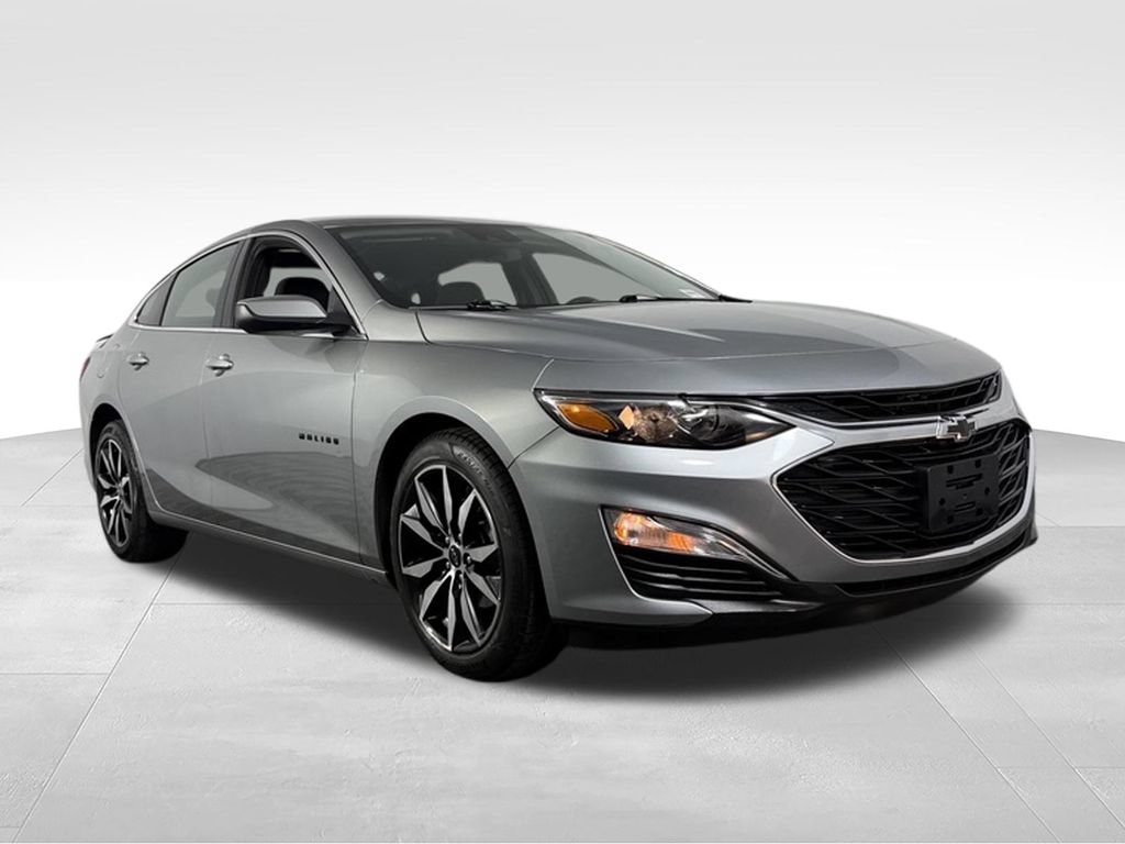 Used 2025 Chevrolet Malibu RS FWD image 4