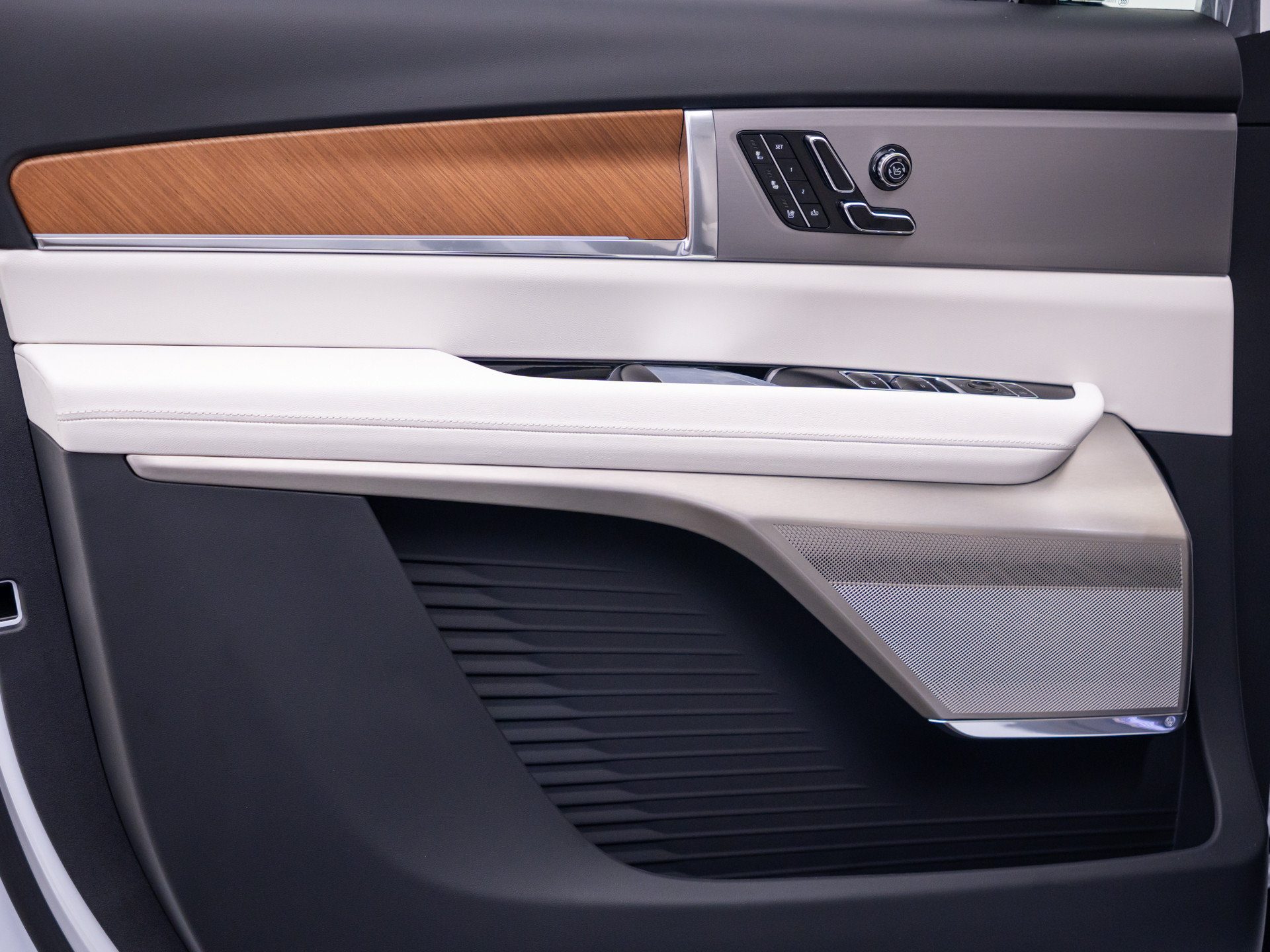 New 2027 Cadillac Vistiq Sport w/ LPO, Floor Liner Package AWD/4WD image 12