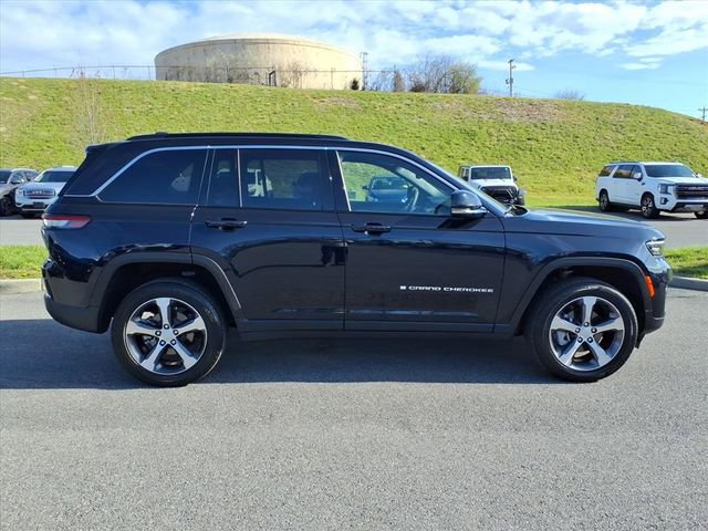 Used 2024 Jeep Grand Cherokee Limited image 3