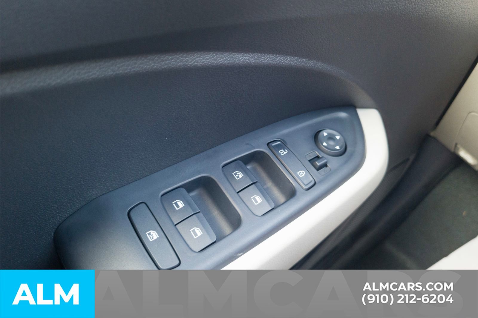 Certified 2025 Hyundai Venue Limited image 29