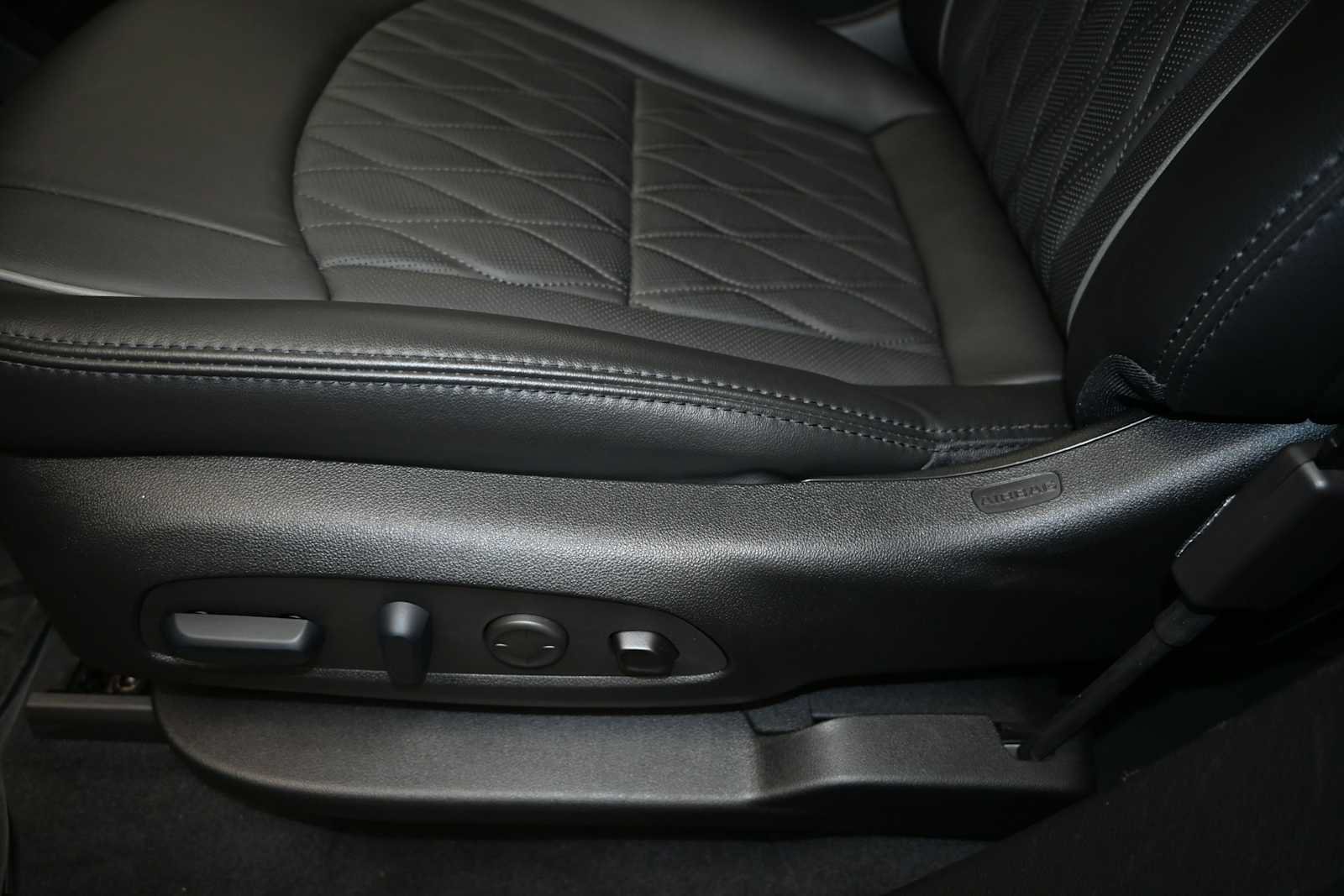 Used 2024 Buick Enclave Avenir AWD/4WD image 10