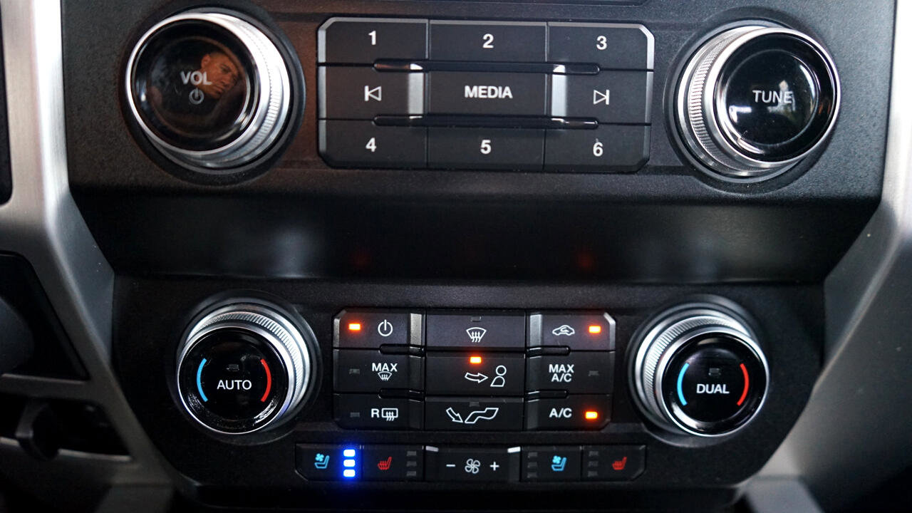 Used 2019 Ford F150 Platinum w/ Equipment Group 701A Luxury image 17