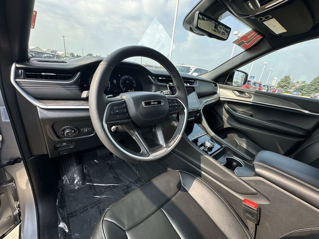 Used 2024 Jeep Grand Cherokee L Limited w/ Luxury Tech Group II image 10