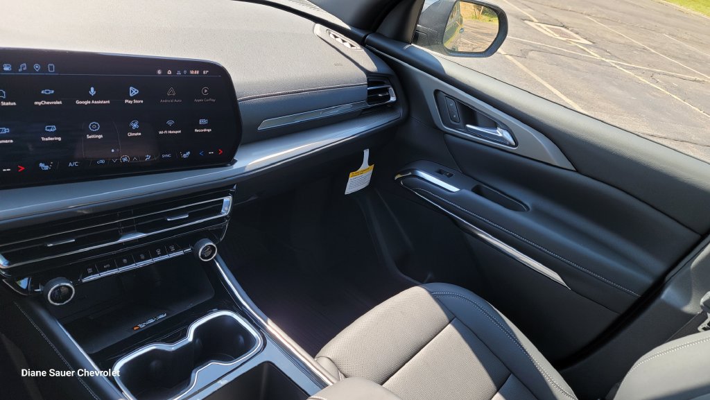 New 2027 Chevrolet Traverse LT w/ Midnight/Sport Edition FWD image 23