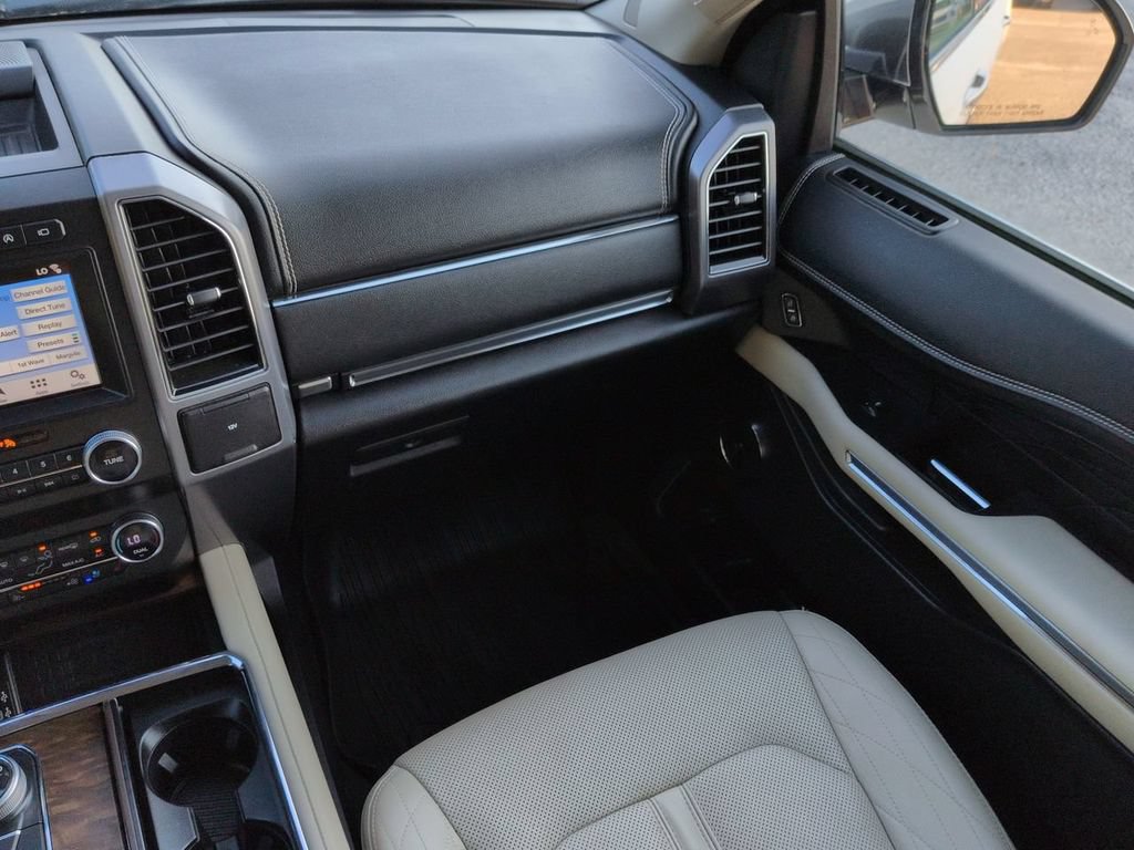 Used 2019 Ford Expedition Max Platinum RWD image 17