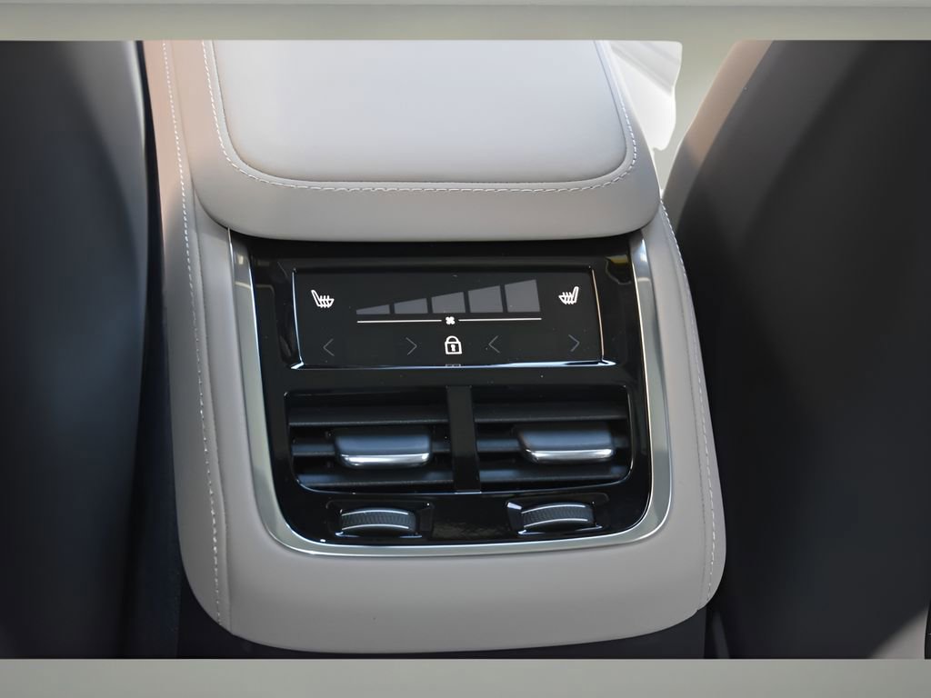 Certified 2025 Volvo XC90 T8 Plus w/ Protection Package Premier image 12