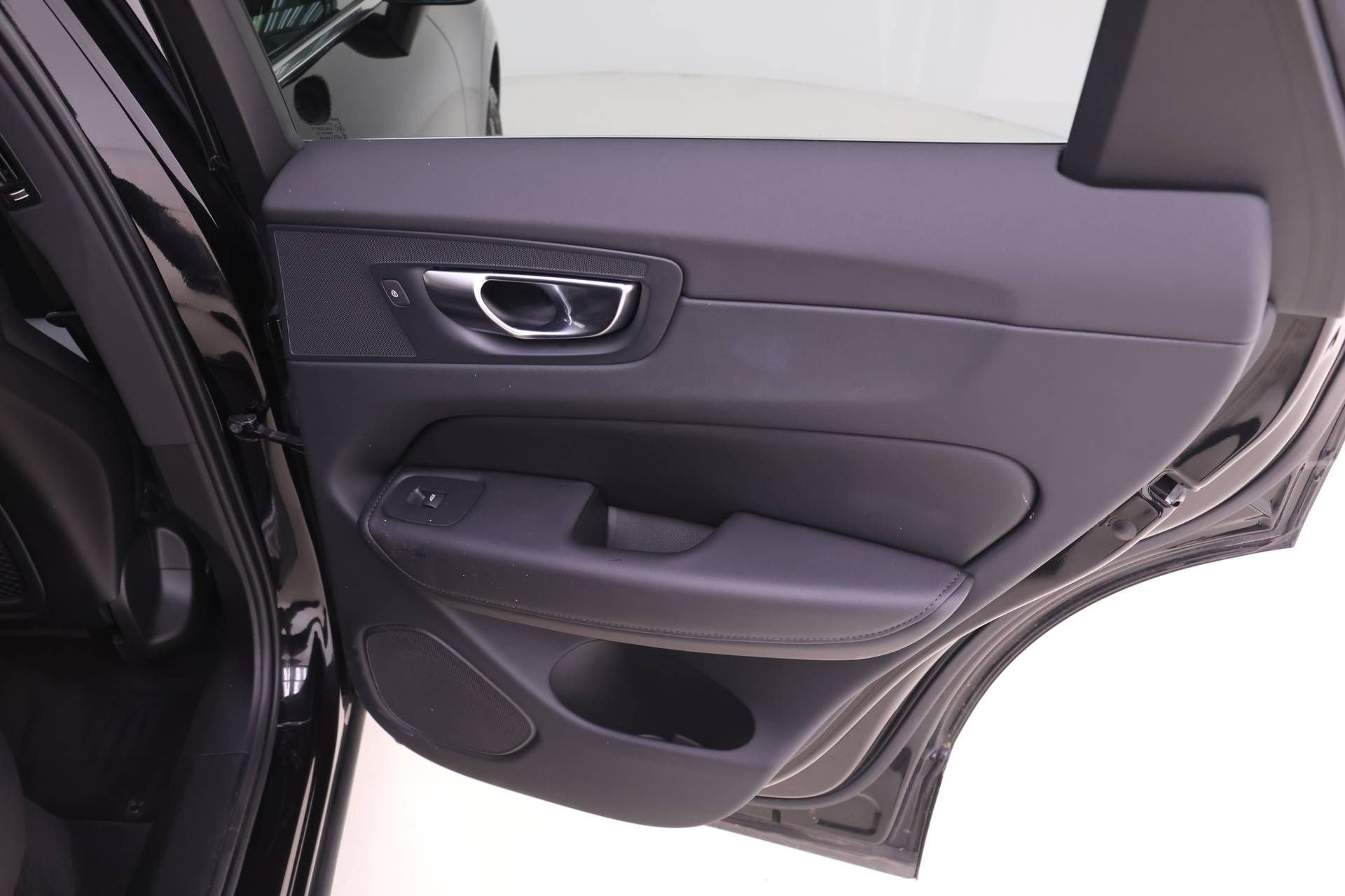 Certified 2023 Volvo XC60 B5 Plus w/ Climate Package AWD/4WD image 23
