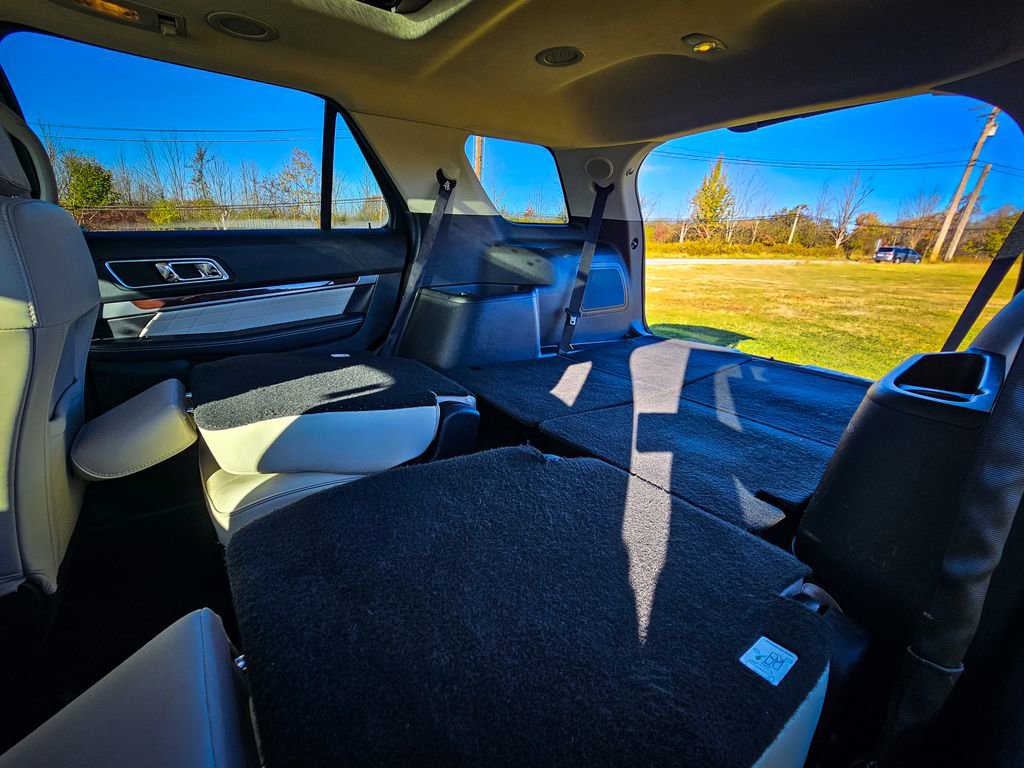 Used 2017 Ford Explorer Platinum image 43