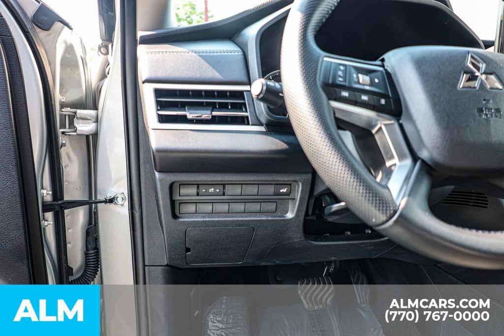 Used 2025 Mitsubishi Outlander SE FWD image 27