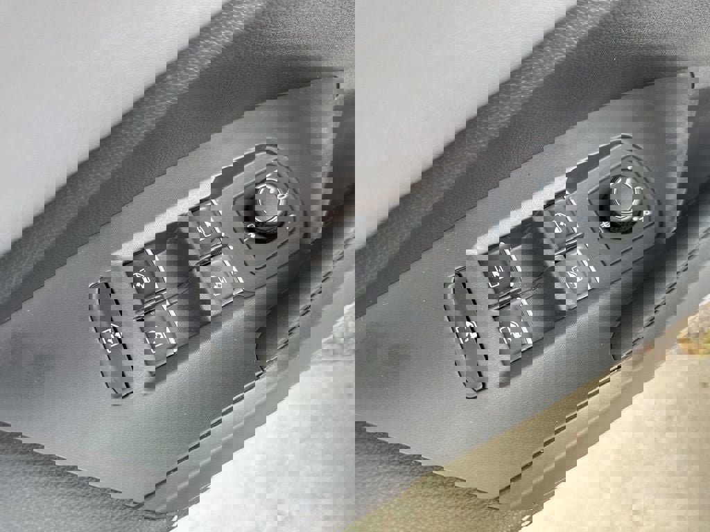 New 2025 Volkswagen Jetta SE image 12