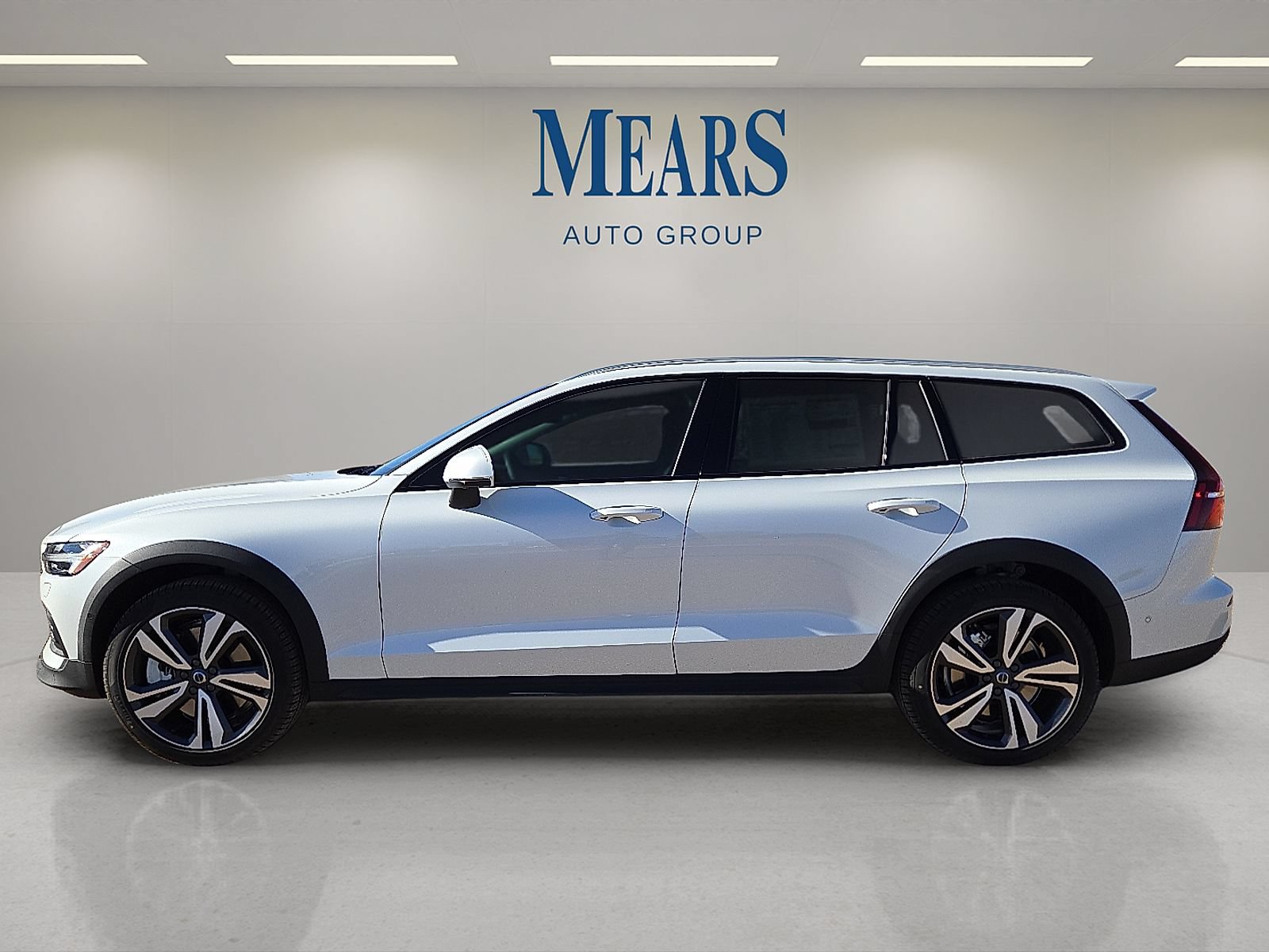New 2026 Volvo V60 B5 Cross Country Plus w/ Protection Package Premier AWD/4WD image 2