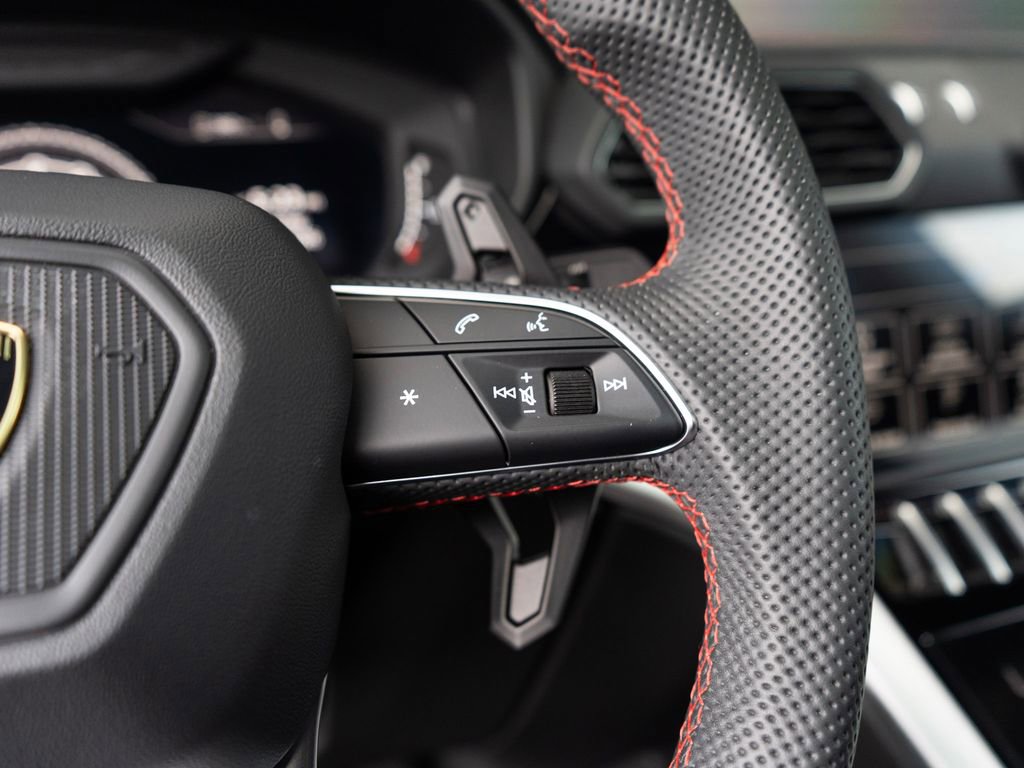 Used 2021 Lamborghini Urus image 21
