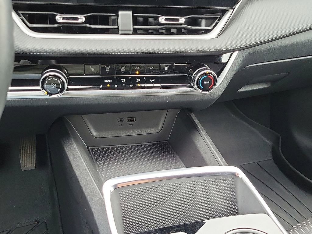 Used 2025 Chevrolet Equinox LT FWD image 17