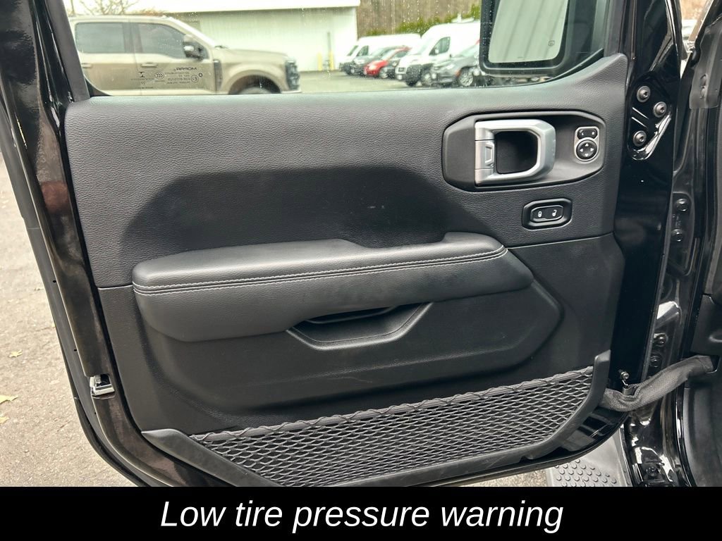 Used 2022 Jeep Wrangler Unlimited Sahara w/ Cold Weather Group AWD/4WD image 14