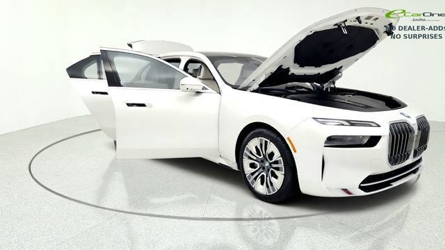 Used 2023 BMW i7 xDrive60 AWD/4WD image 11
