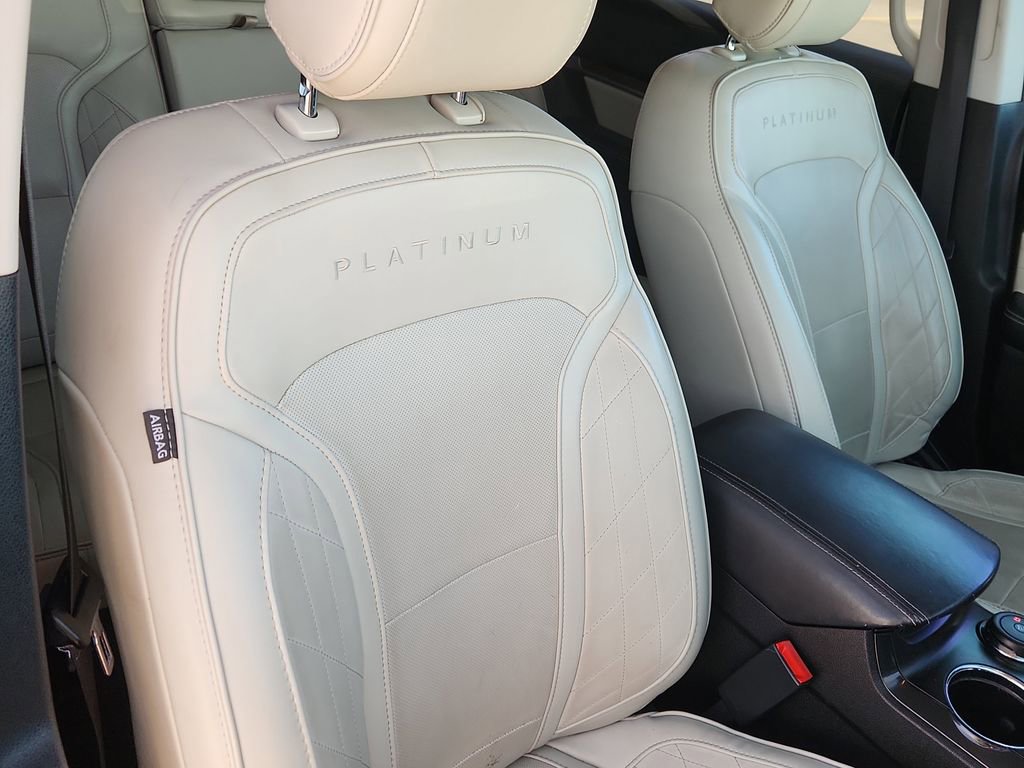 Used 2017 Ford Explorer Platinum image 16
