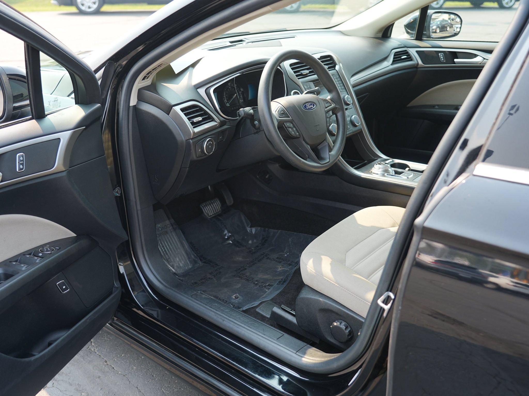 Used 2018 Ford Fusion S FWD image 14