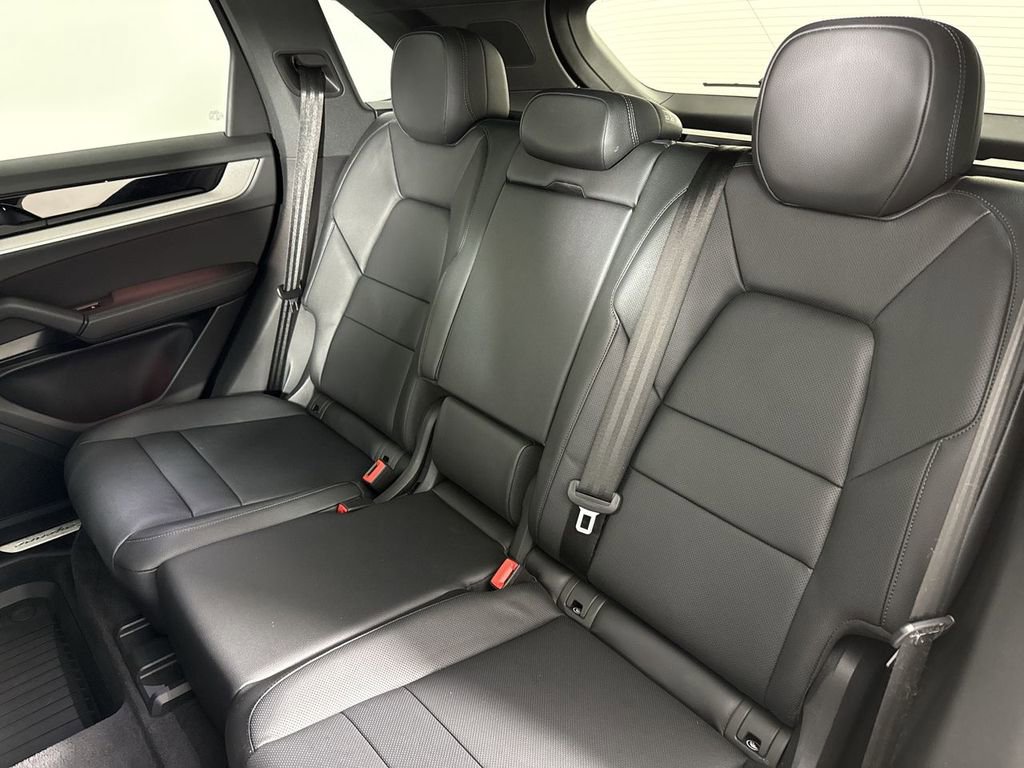 Certified 2025 Porsche Cayenne image 22