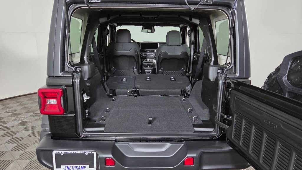 New 2026 Jeep Wrangler Unlimited Rubicon AWD/4WD image 10