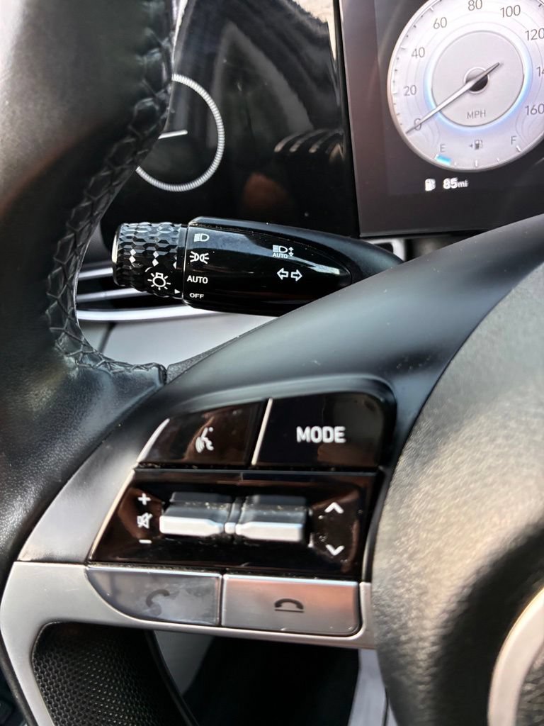 Used 2023 Hyundai Elantra Limited FWD image 25