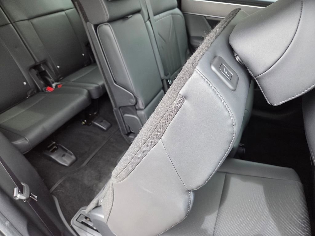 Used 2025 Hyundai Santa Fe SEL FWD image 5