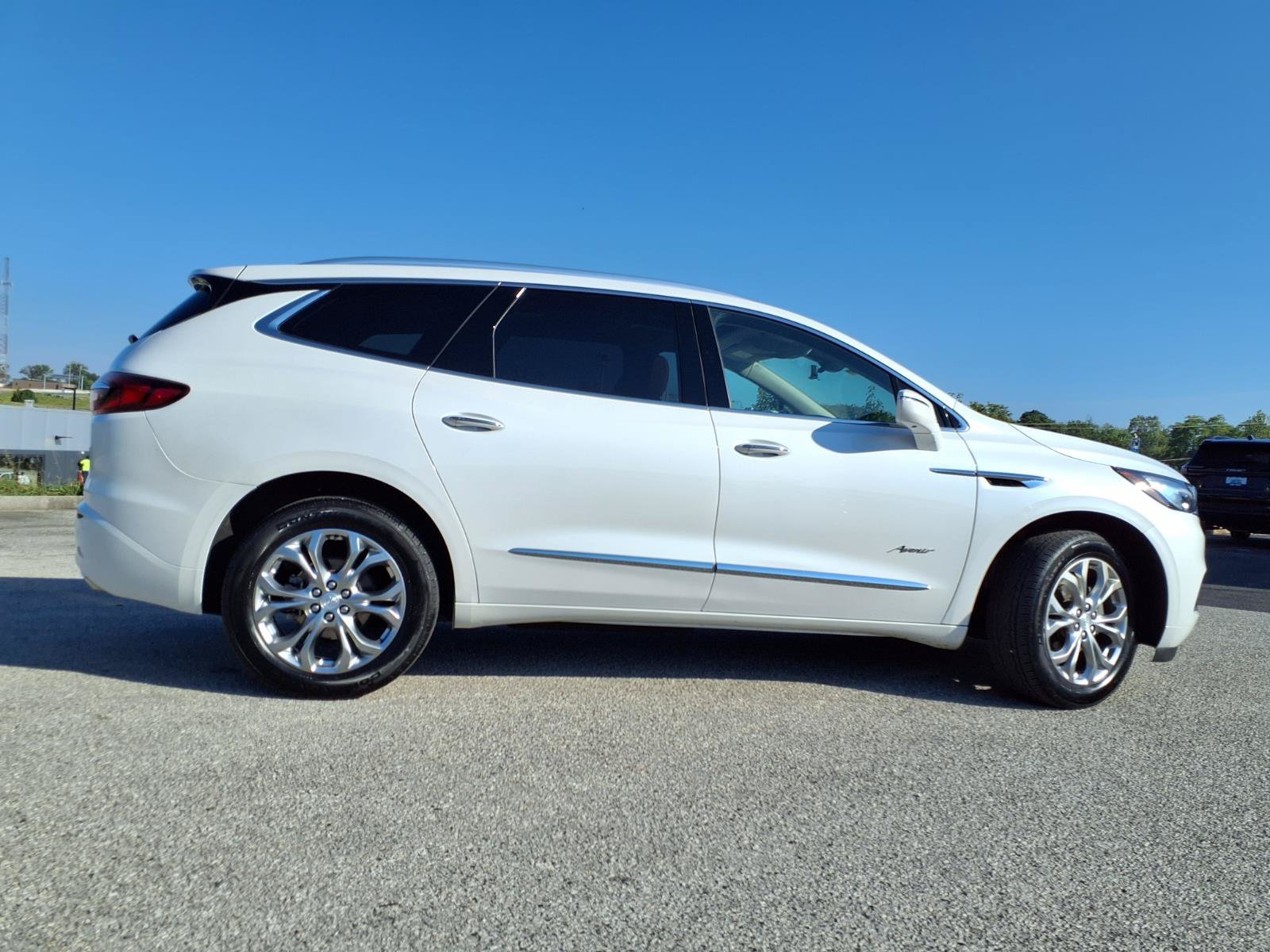 Used 2020 Buick Enclave Avenir w/ Avenir Technology Package AWD/4WD image 35