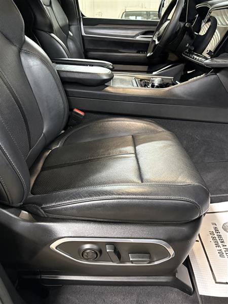 Used 2024 Jeep Wagoneer Series II w/ Flexible Seating Group AWD/4WD image 7