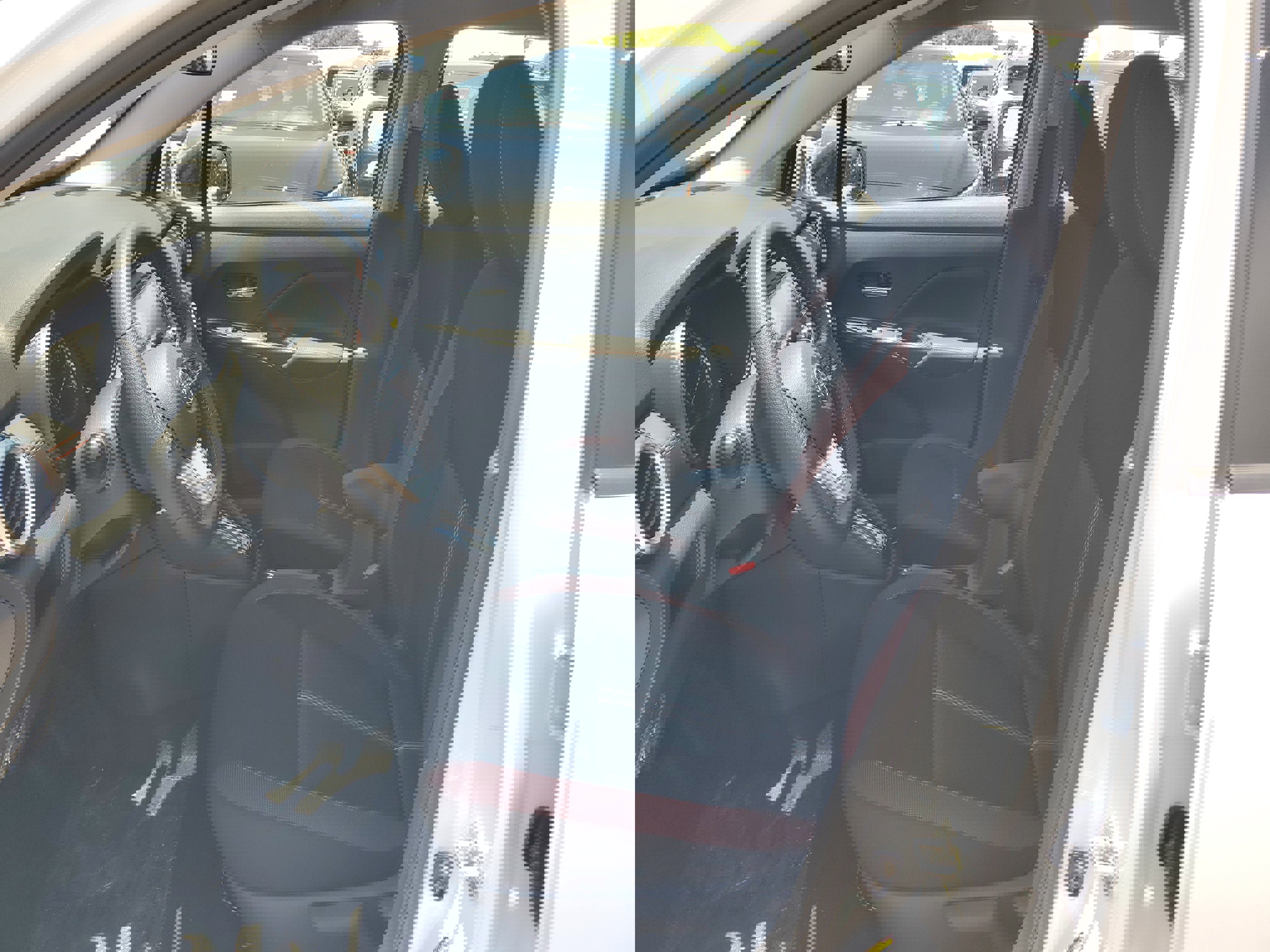 New 2025 Nissan Versa SR w/ Trunk Package image 15