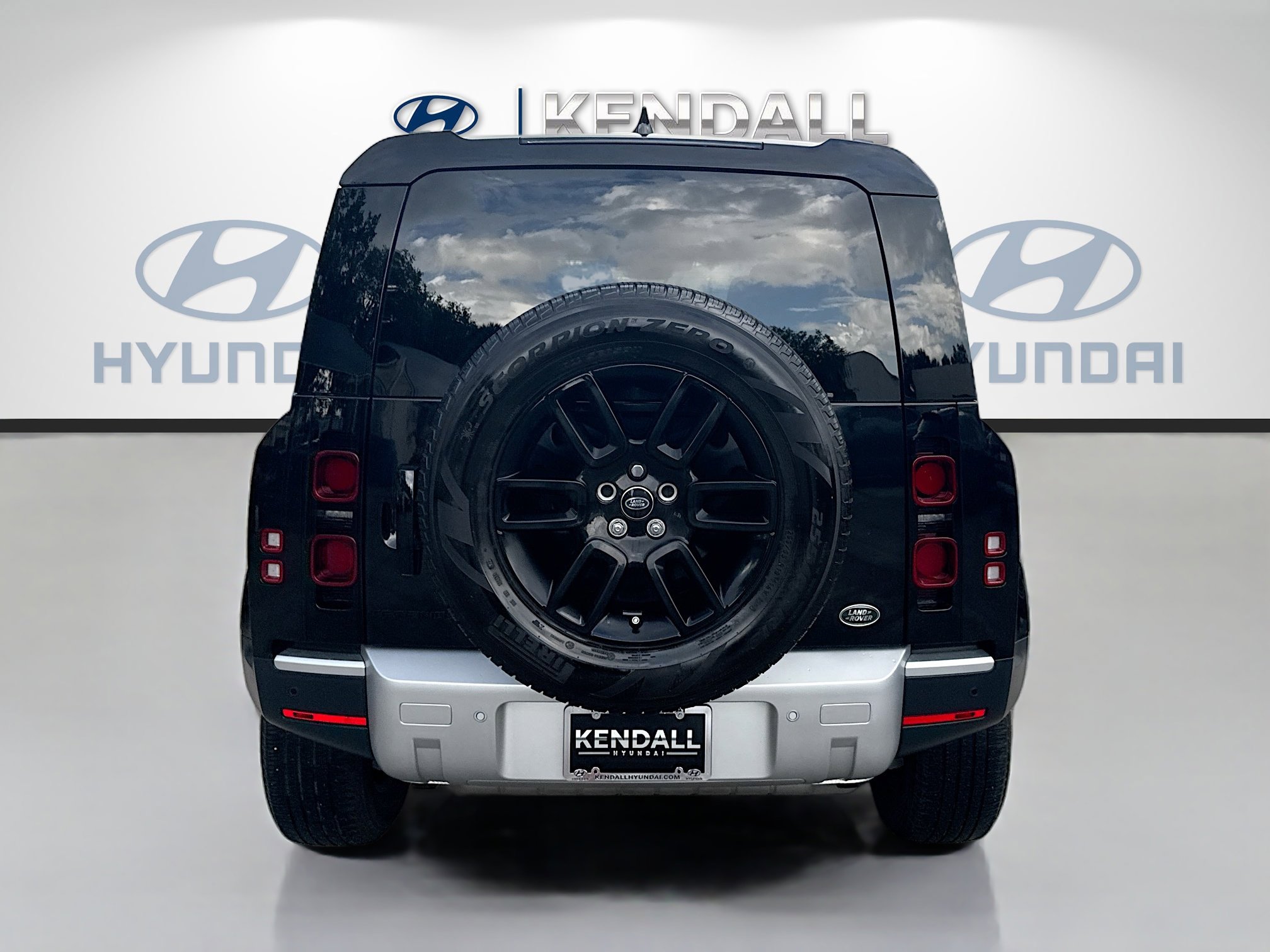 Used 2023 Land Rover Defender 110 S AWD/4WD image 5