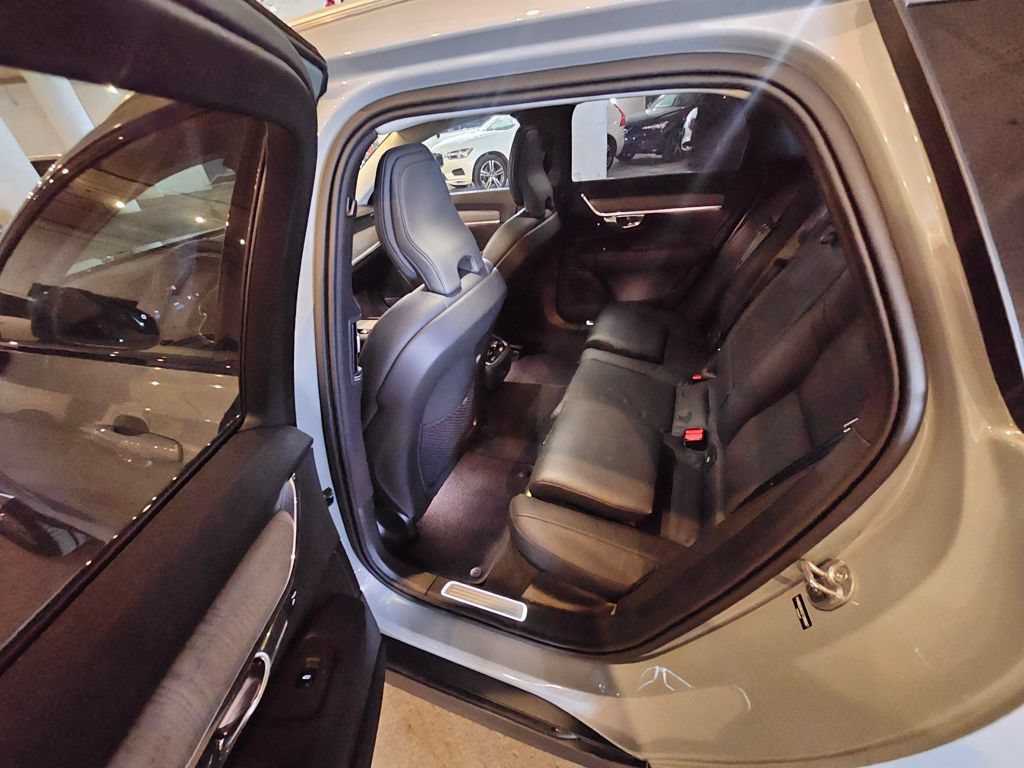 Certified 2025 Volvo V90 B6 Cross Country Plus AWD/4WD image 14