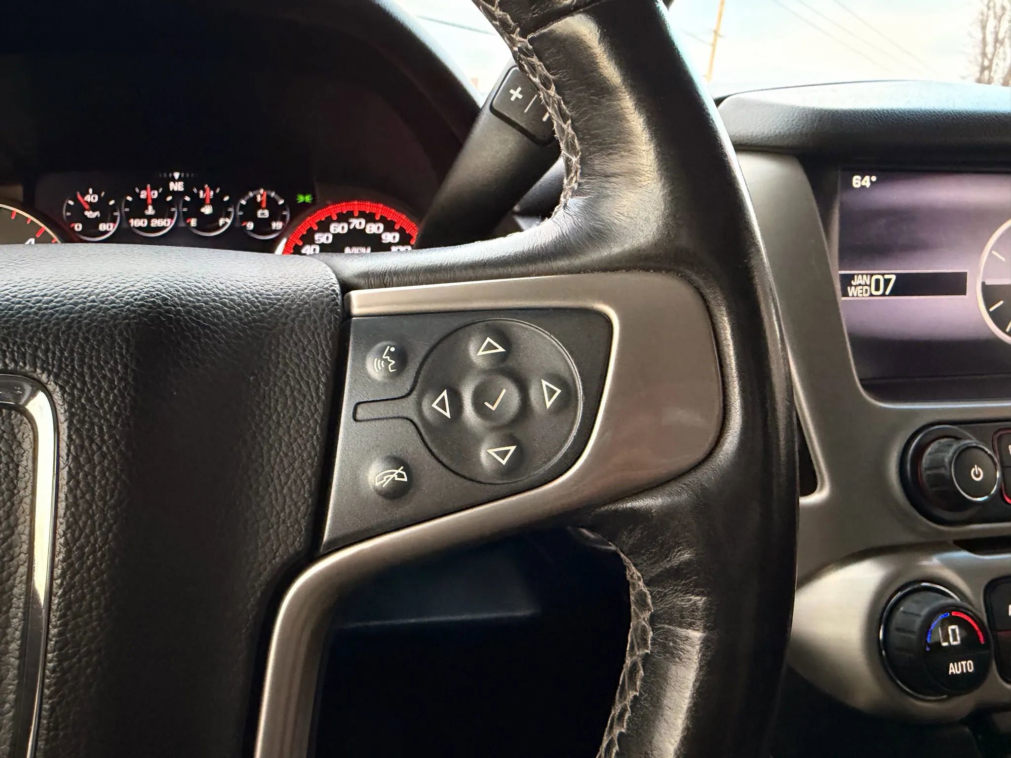 Used 2015 GMC Yukon Denali w/ Premium Package image 19