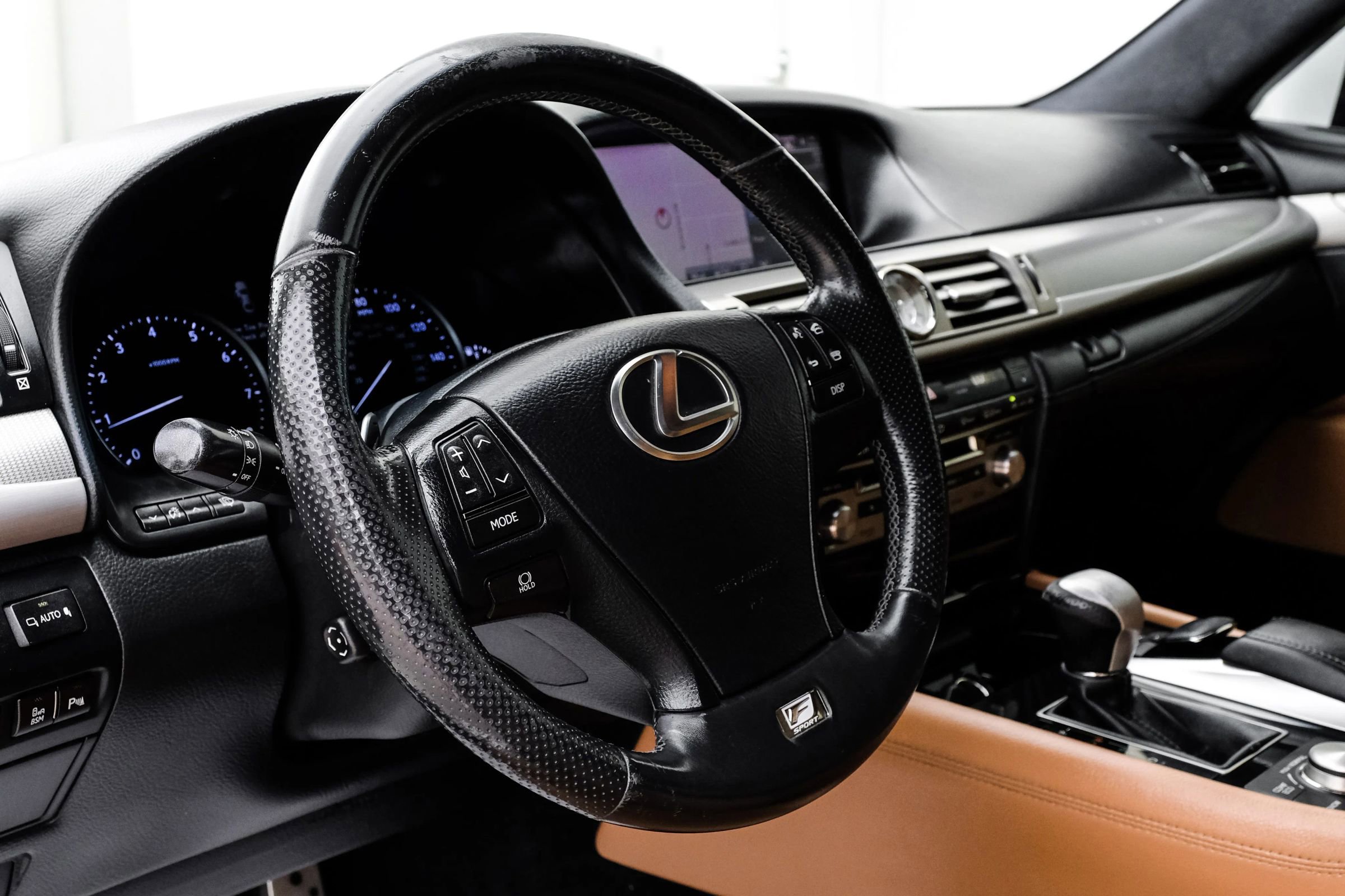 Used 2014 Lexus LS 460 AWD w/ F Sport Package image 24