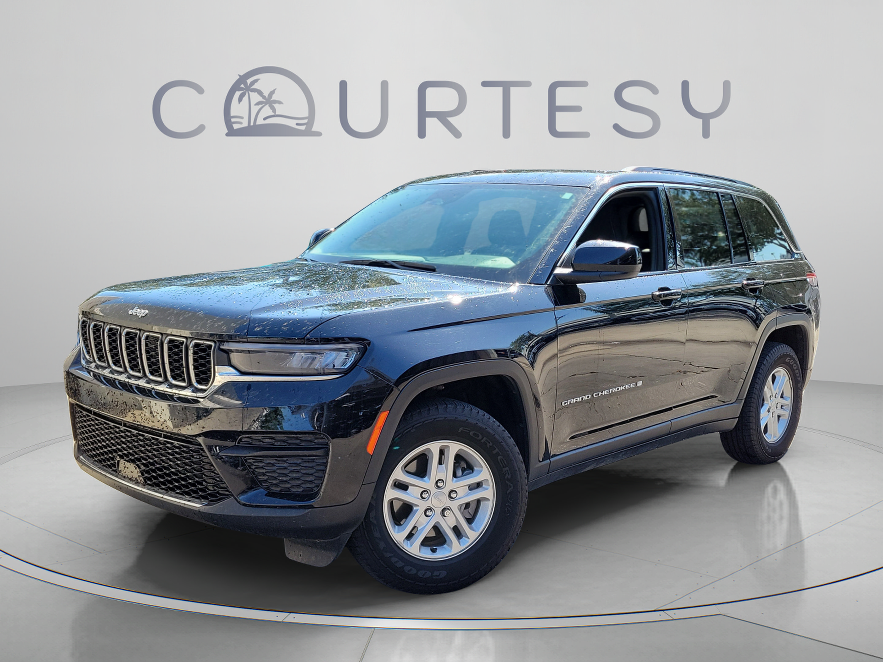 Certified 2025 Jeep Grand Cherokee Laredo w/ Trailer Tow Package