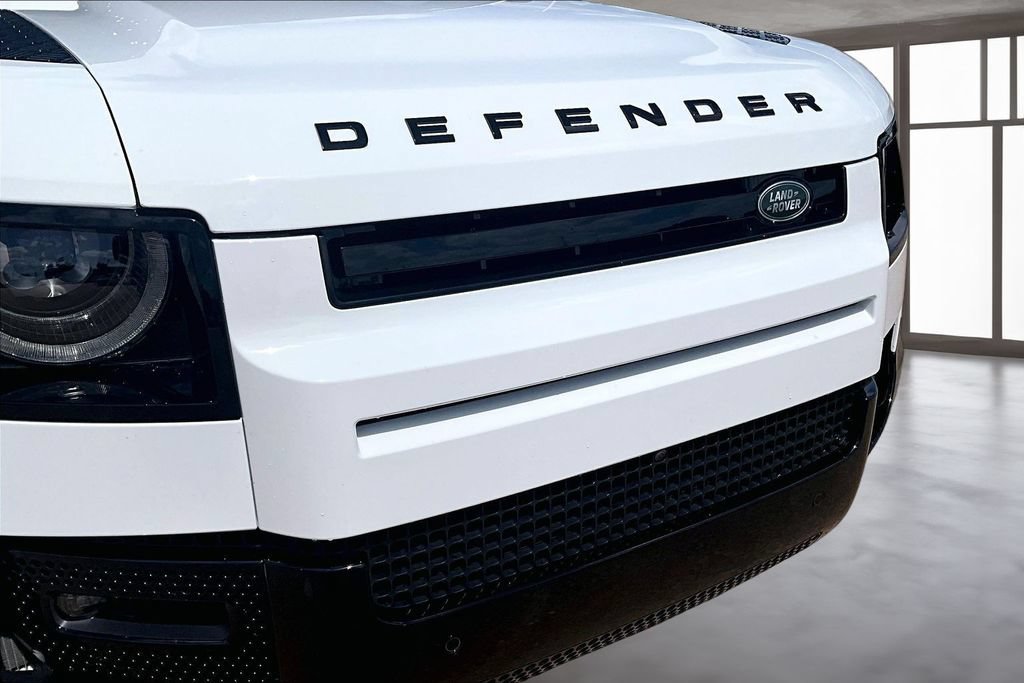 Certified 2025 Land Rover Defender 130 X-Dynamic SE AWD/4WD image 29