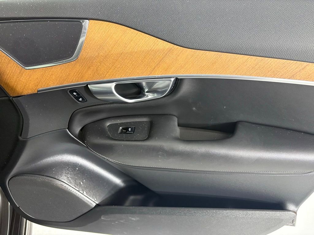 Used 2023 Volvo XC90 T8 Plus image 12