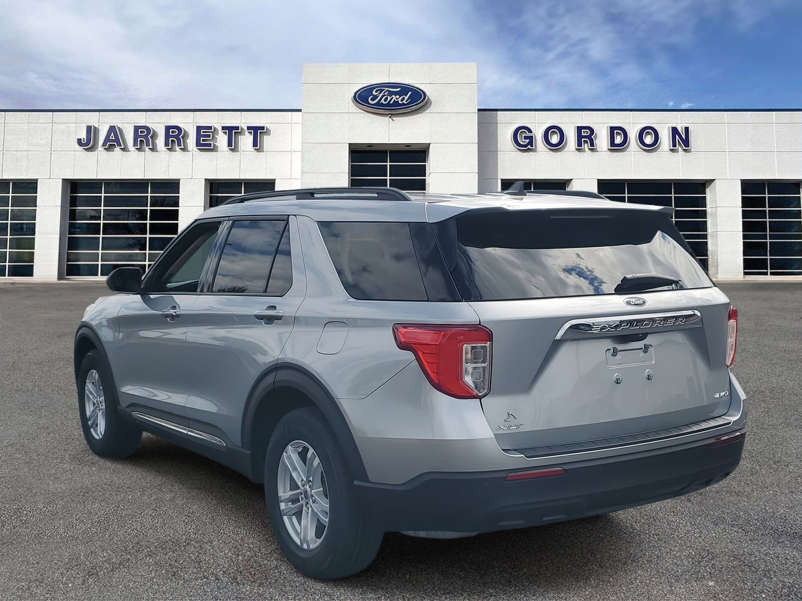 Certified 2023 Ford Explorer XLT image 3