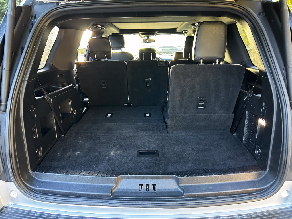 Used 2019 Ford Expedition XLT w/ Equipment Group 202A AWD/4WD image 32