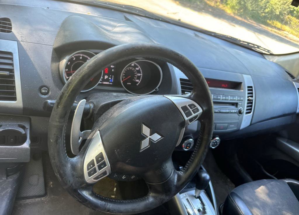 Used 2013 Mitsubishi Outlander SE image 14