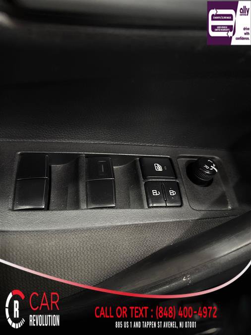 Used 2021 Toyota Corolla LE FWD image 31
