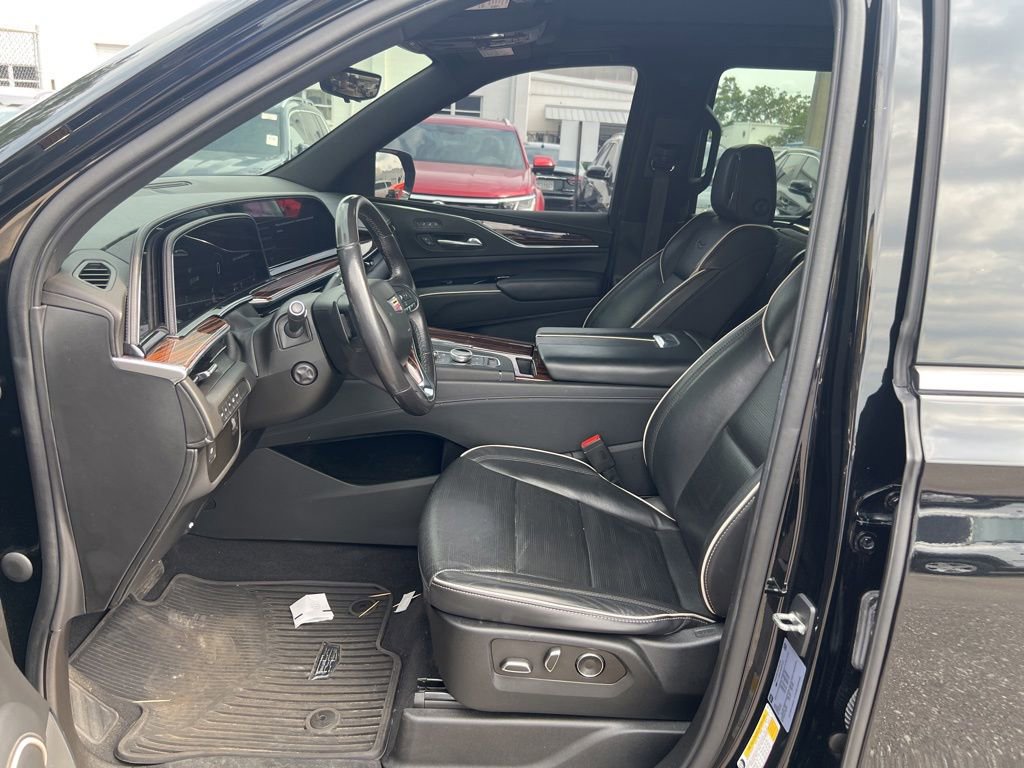 Used 2021 Cadillac Escalade Premium Luxury AWD/4WD image 6