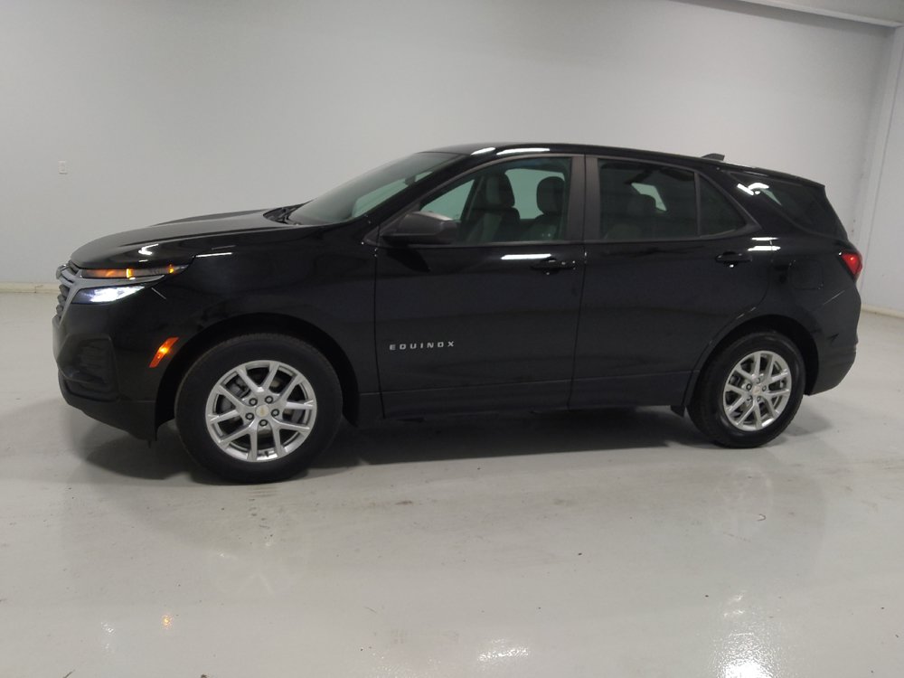 Used 2023 Chevrolet Equinox LS AWD/4WD image 2