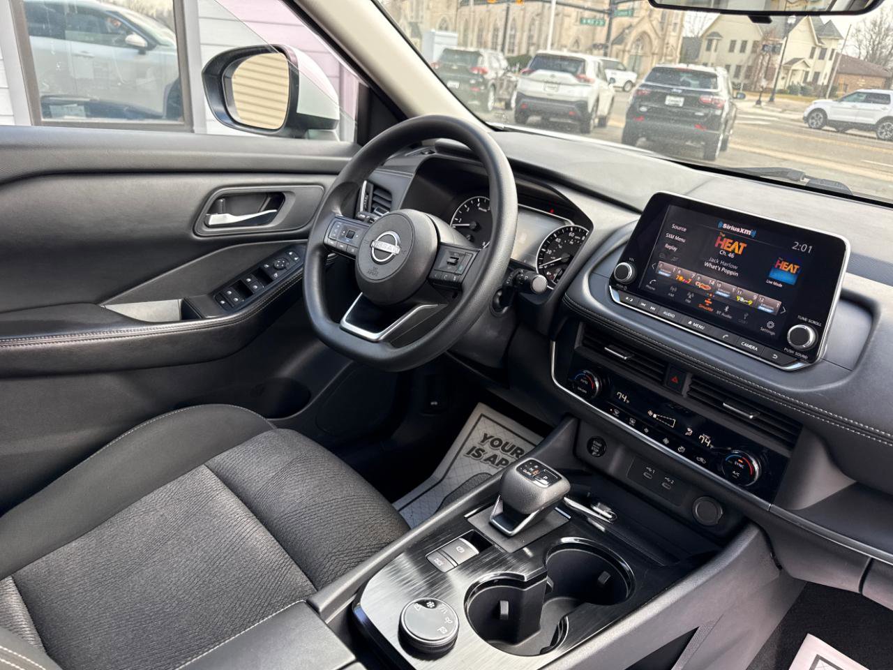 Used 2024 Nissan Rogue SV image 9