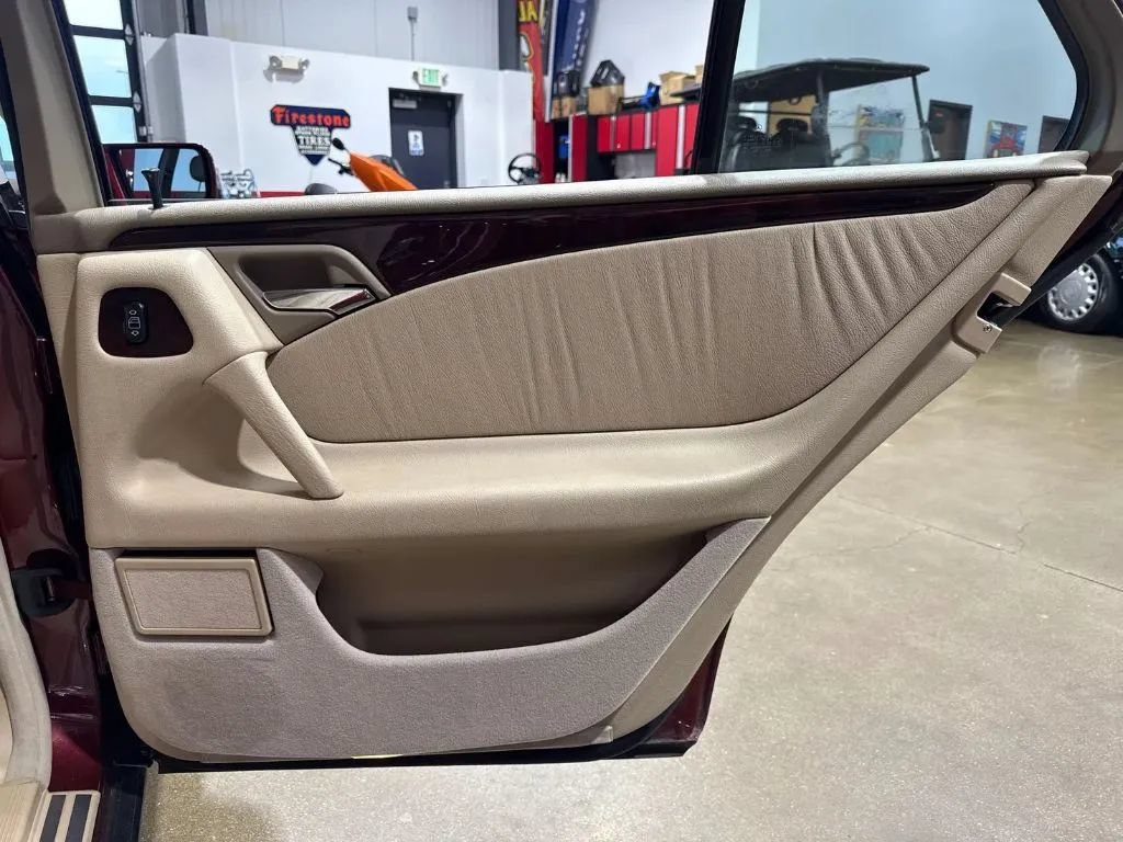 Used 1999 Mercedes-Benz E 320 Sedan image 25