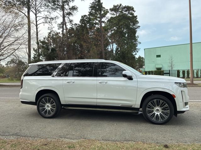 Used 2022 Cadillac Escalade ESV Premium Luxury image 2