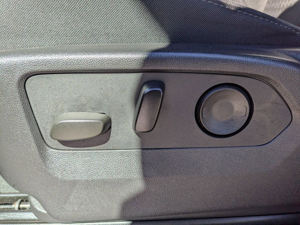 Used 2025 Chevrolet Silverado 1500 LT image 21