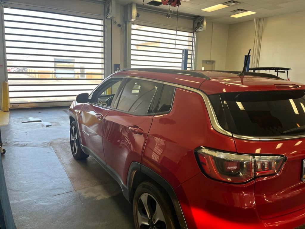 Used 2017 Jeep Compass Latitude w/ Cold Weather Group FWD image 5