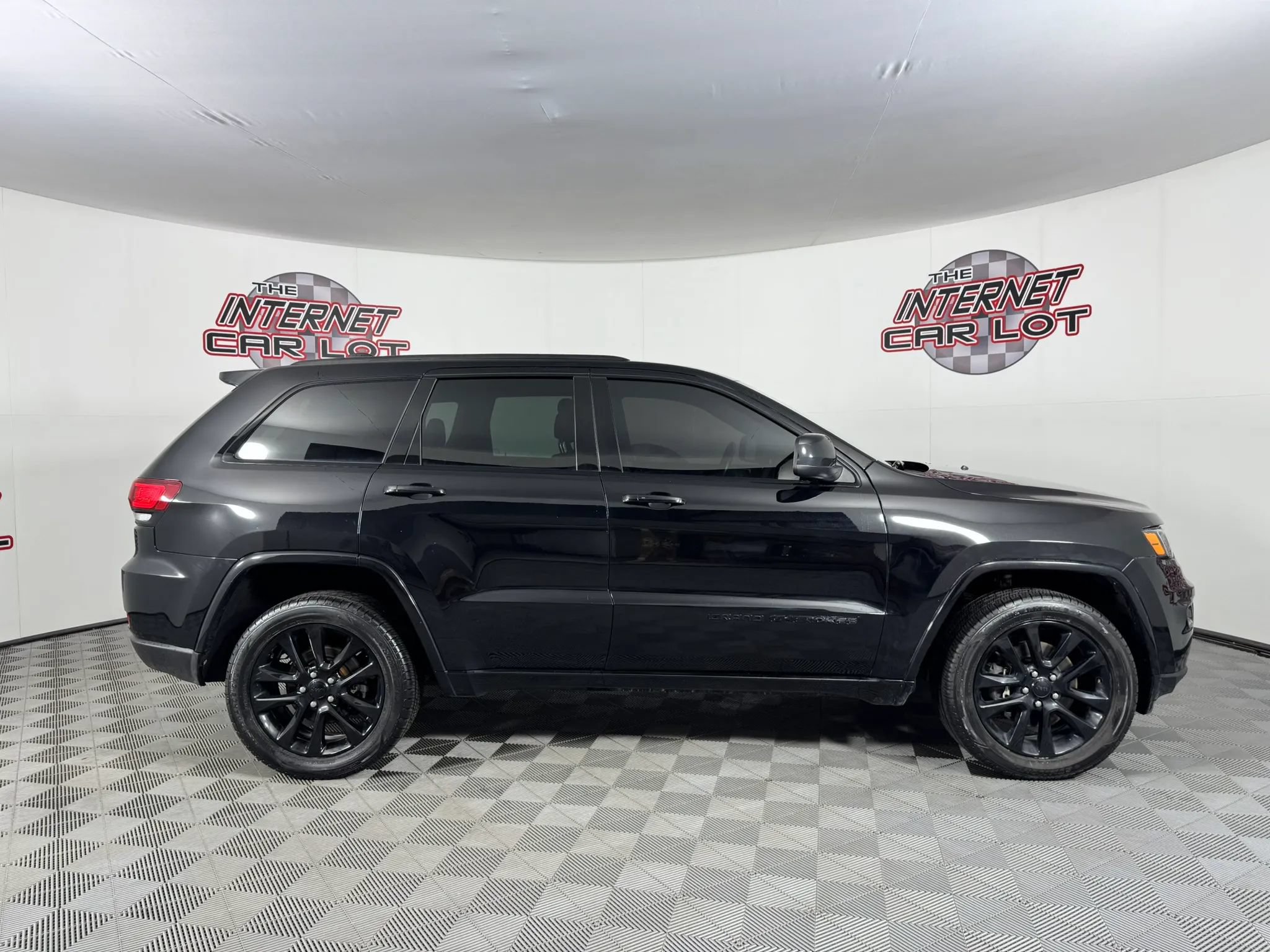 Used 2021 Jeep Grand Cherokee Laredo X AWD/4WD image 8