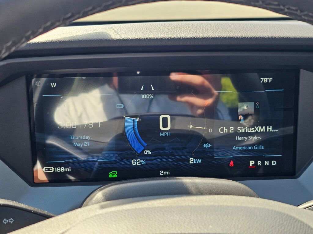 New 2027 Chevrolet Bolt LT w/ Comfort Package FWD image 12